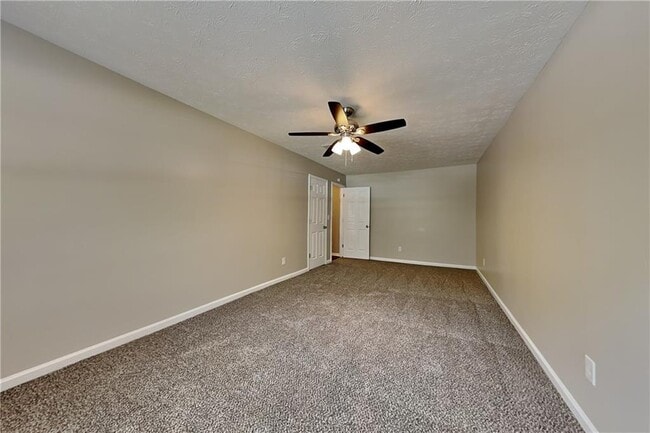Building Photo - 405 Aristocrat Dr SW