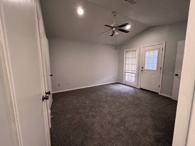 Building Photo - 11500 Meadow Ln