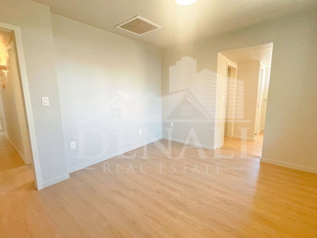 Building Photo - 2340 E Turney Ave