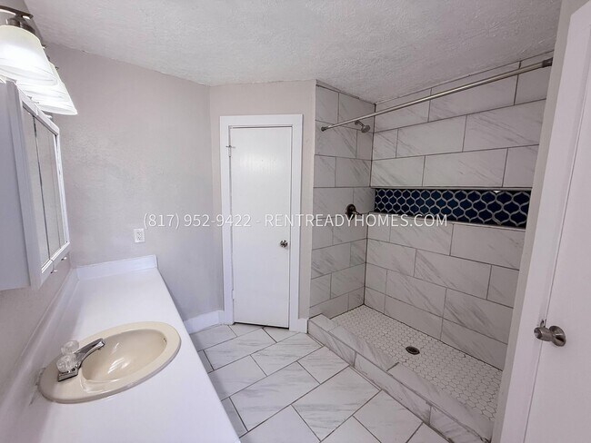 Building Photo - 522 Kenwood Ln