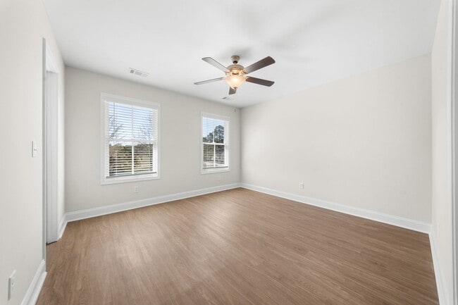 Building Photo - 102 Skye Dr