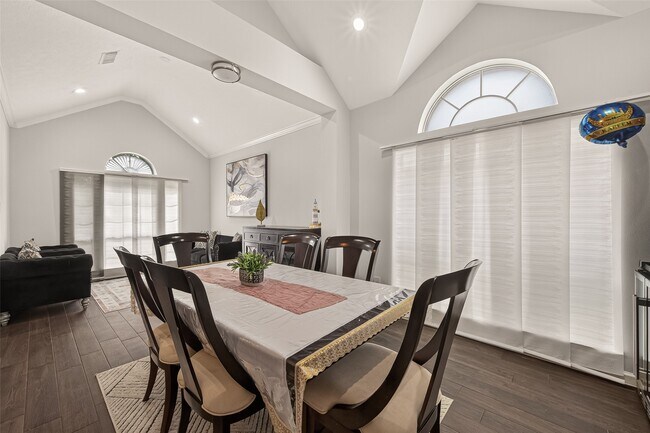 Building Photo - 6514 Kings Summit Dr