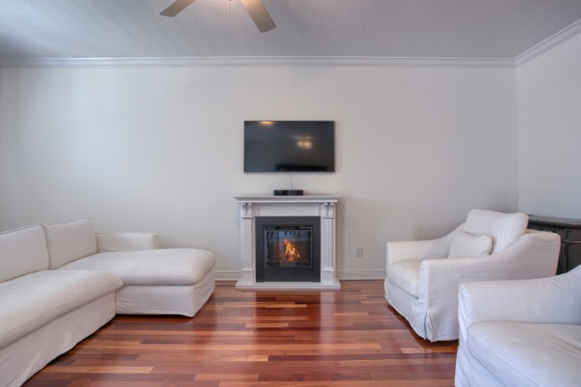 Building Photo - 4625 Overlook Dr NE