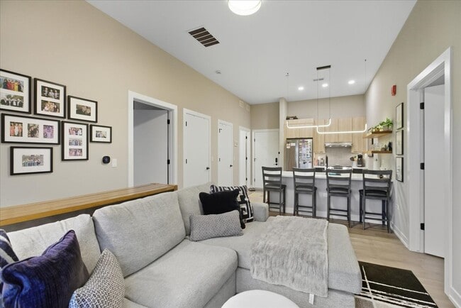 Building Photo - 3217 N Clark St