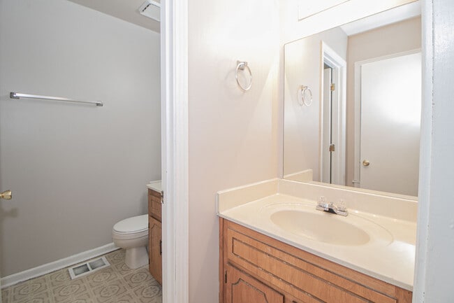 Building Photo - 3055 Woody Ln