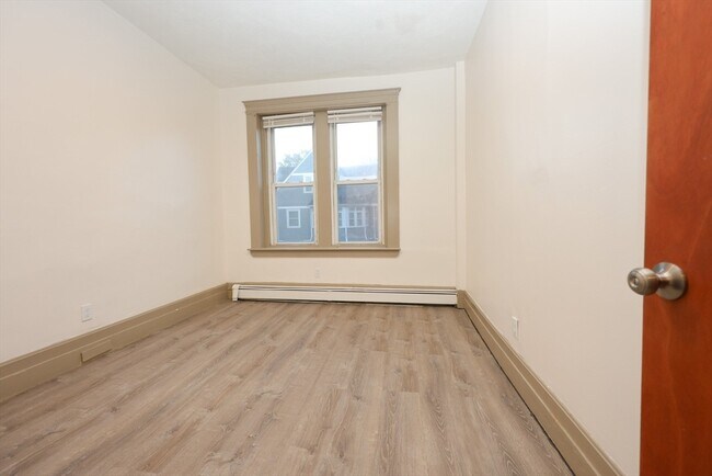 Building Photo - 6 Waumbeck St