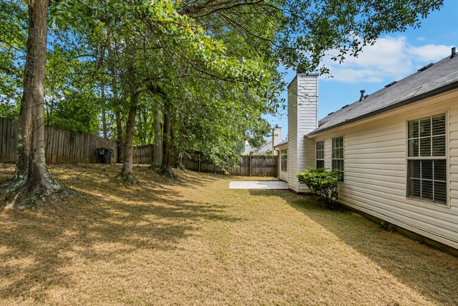Building Photo - BEAUTIFUL 3 BEDROOM / 2 BATH HOME WITH PRIVACY FENCE!