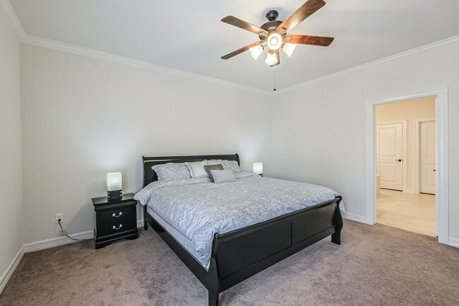 Building Photo - Furnished 3BR 3 Story Townhome