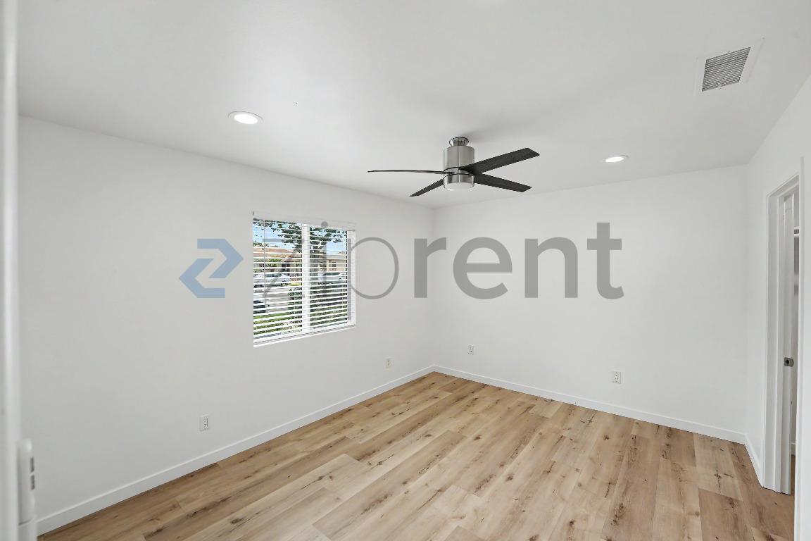 Building Photo - Unit A