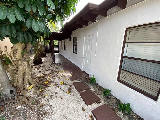 Building Photo - 11310 Peachtree Dr