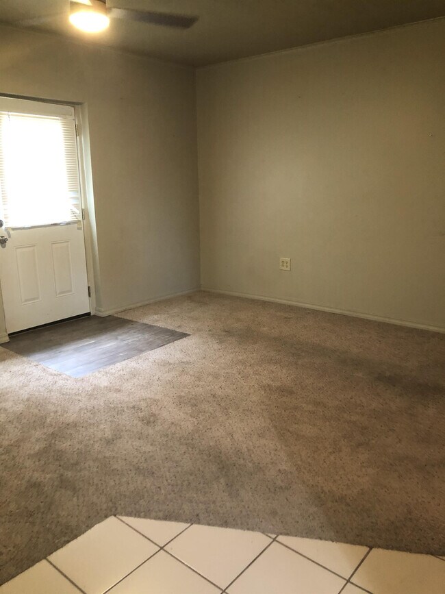 Building Photo - 428 W Locust St