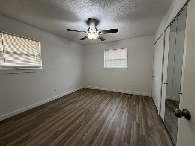 Building Photo - 6505 Cherokee Dr