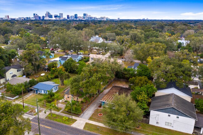 Building Photo - 1511 E Kaley St