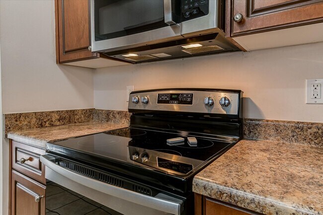 Building Photo - 913 Cabot Cove