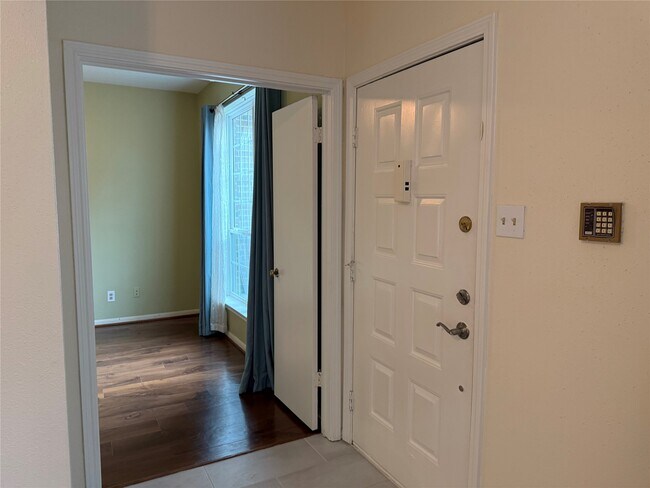 Building Photo - 2121 El Paseo St