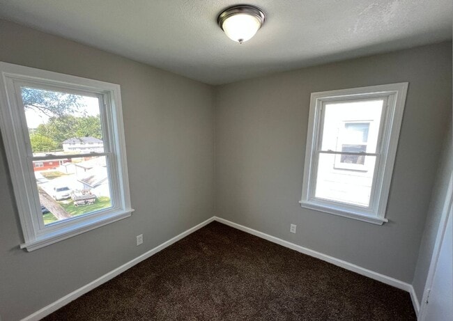 Building Photo - Modern 2-Bed, 1-Bath Duplex with Garage & Basement Storage