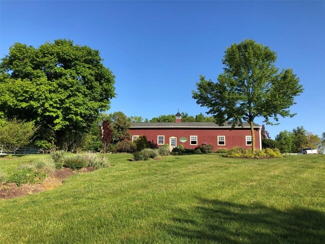 Building Photo - 718 River Rd
