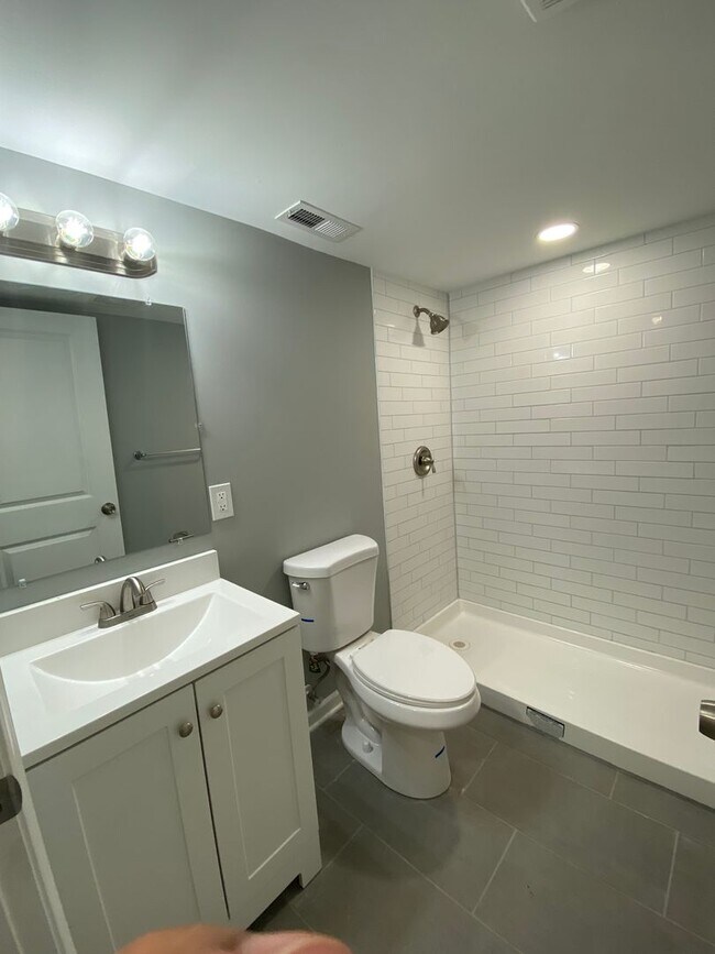 Building Photo - ** 3 BEDROOM TOWNHOME AVAILABLE**