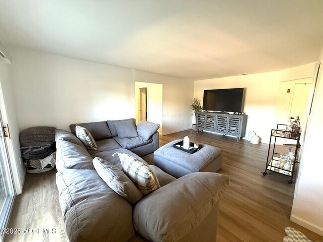 Building Photo - 40 Diane Dr