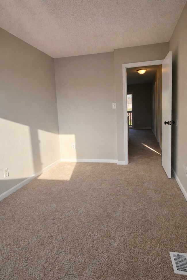 Building Photo - 94 Balsam Rd