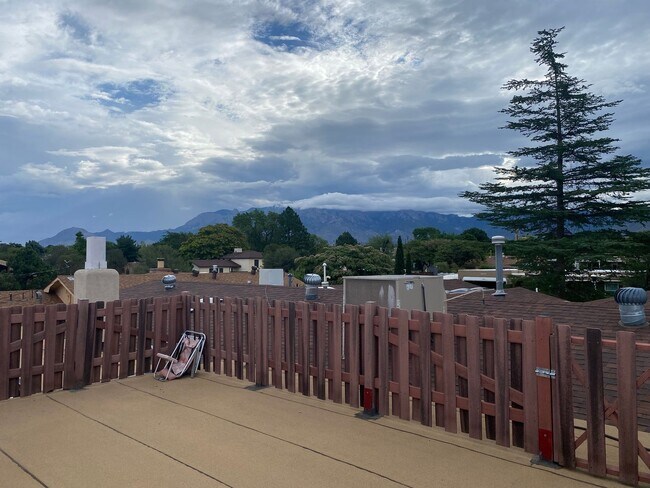 Building Photo - Beautiful 3 Bedroom Home in NE Albuquerque