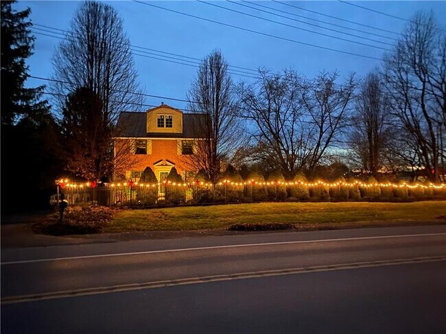 Building Photo - 2165 Hulton Rd
