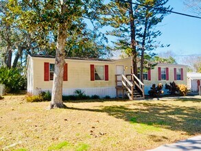 Building Photo - 3 Bed 2 Bathroom Single Family