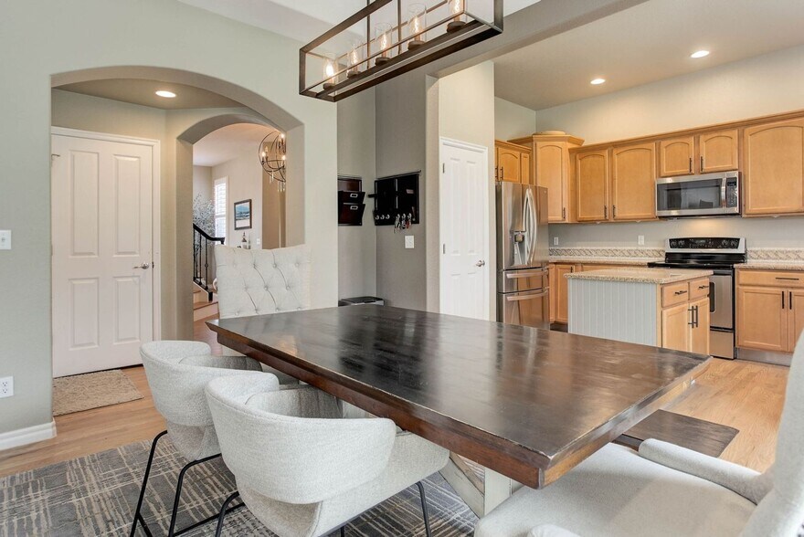 Building Photo - 3070 Redhaven Way