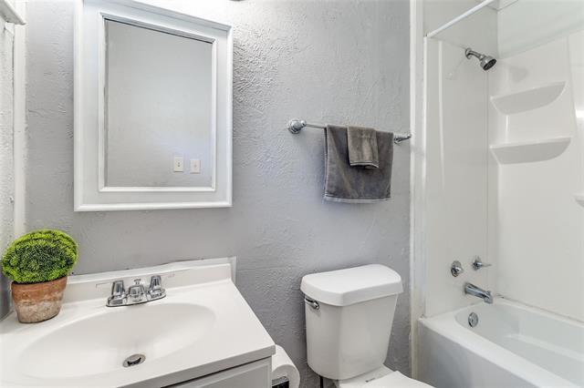 Building Photo - 4833 Harper Dr