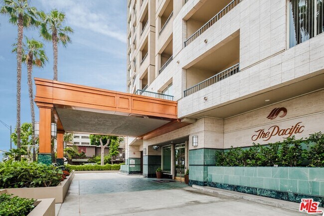 Building Photo - 850 E Ocean Blvd