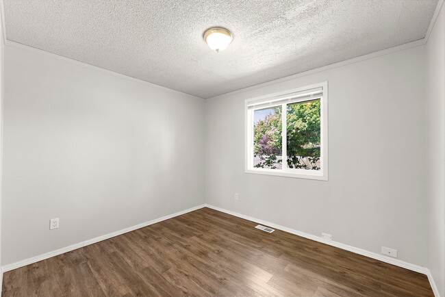 Building Photo - Charming 3-Bed Rental Home in Olympia | Pe...