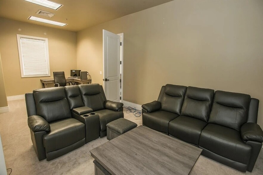 Clubhouse - 4800 Westlake Pky