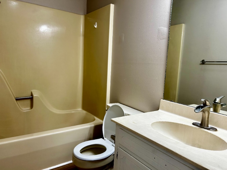 Building Photo - 905 Cherokee St