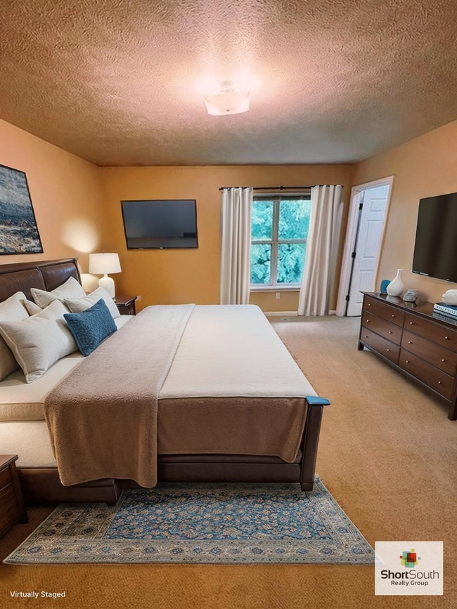 Building Photo - Updated 3 Bed 3.5 Bath Condo
