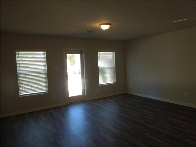 Building Photo - 266 Bluebonnet-