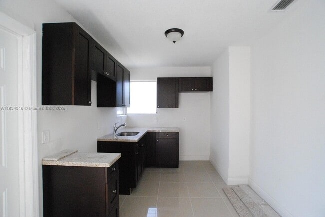 Building Photo - 3110 SW 33rd Ave