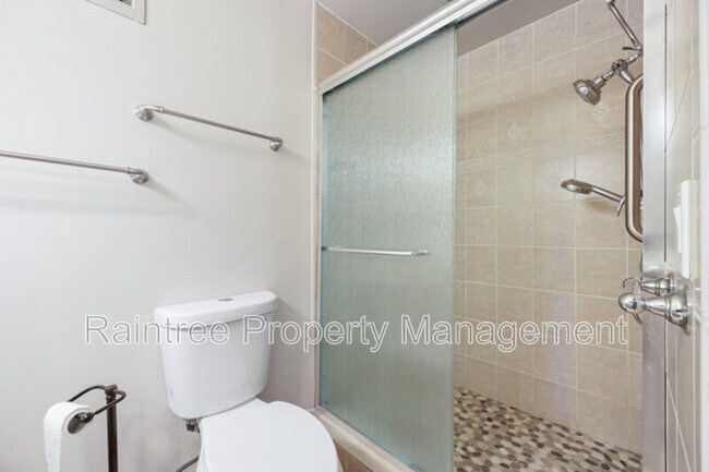 Building Photo - 620 W Solana Cir