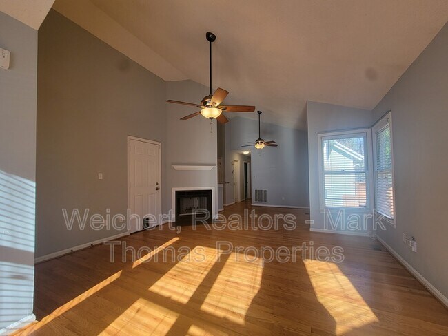 Building Photo - 104 Shotts Ct