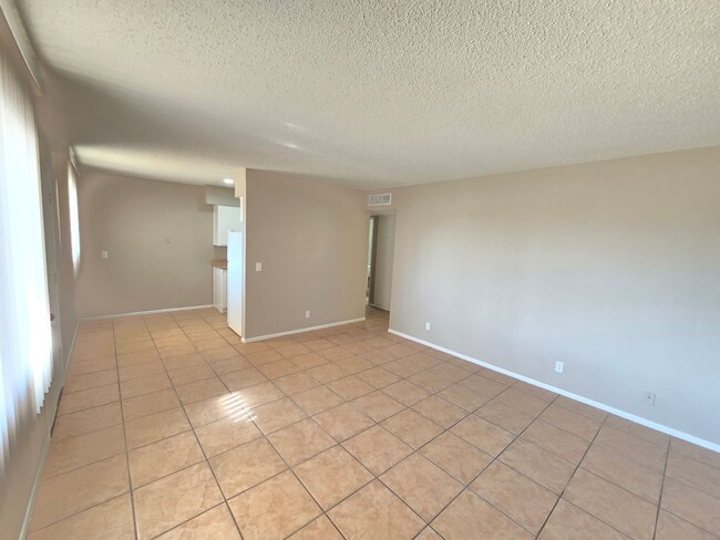 Building Photo - Great Location! Remodeled 1 bed 1 bath