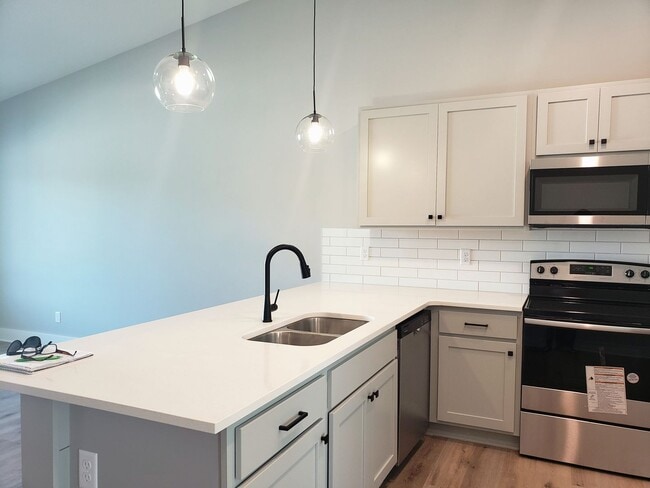 Building Photo - Beautiful  3 bed / 2 bath duplex