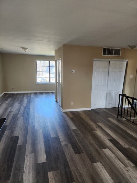 Building Photo - 9 Hampton Gate Dr