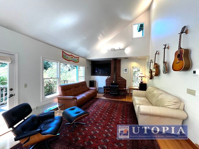 Building Photo - Beautiful, custom finished home in Aptos, ...