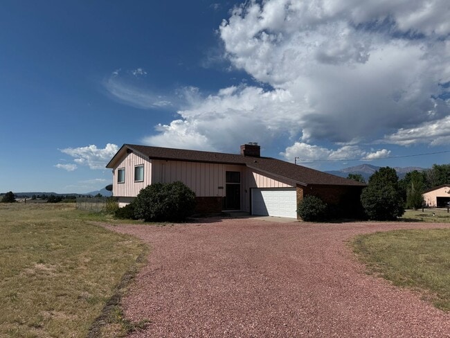 Primary Photo - 5 bedroom, 3 bath, 2 car on acreage near t...