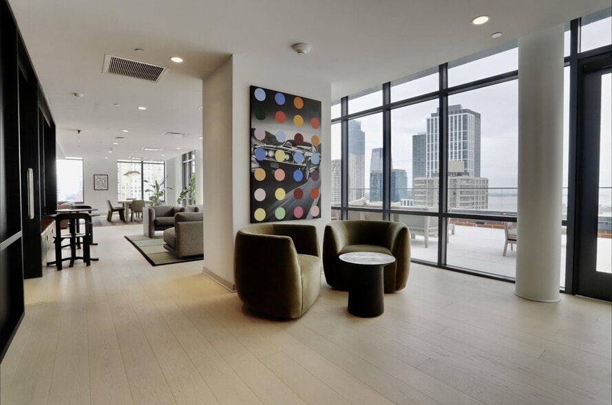 Building Photo - 151 Bay St