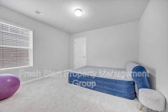 Building Photo - 300 Barony Pl Dr