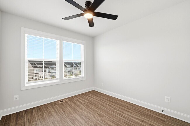 Building Photo - 768 Park Ridge Dr