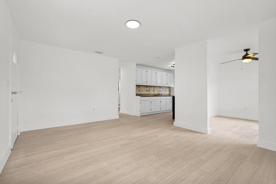 Building Photo - 153 NW 42nd St