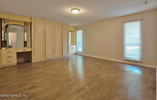 Building Photo - 10268 Pine Breeze Rd W