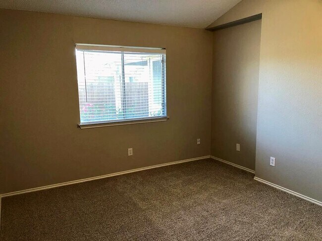 Building Photo - 6500 Jennings Dr