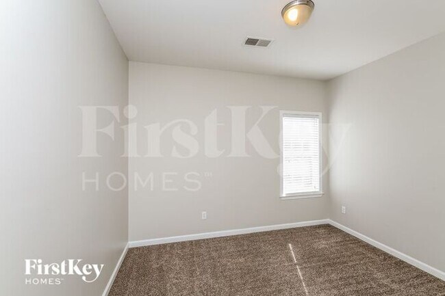 Building Photo - 8595 Shady Elm Dr